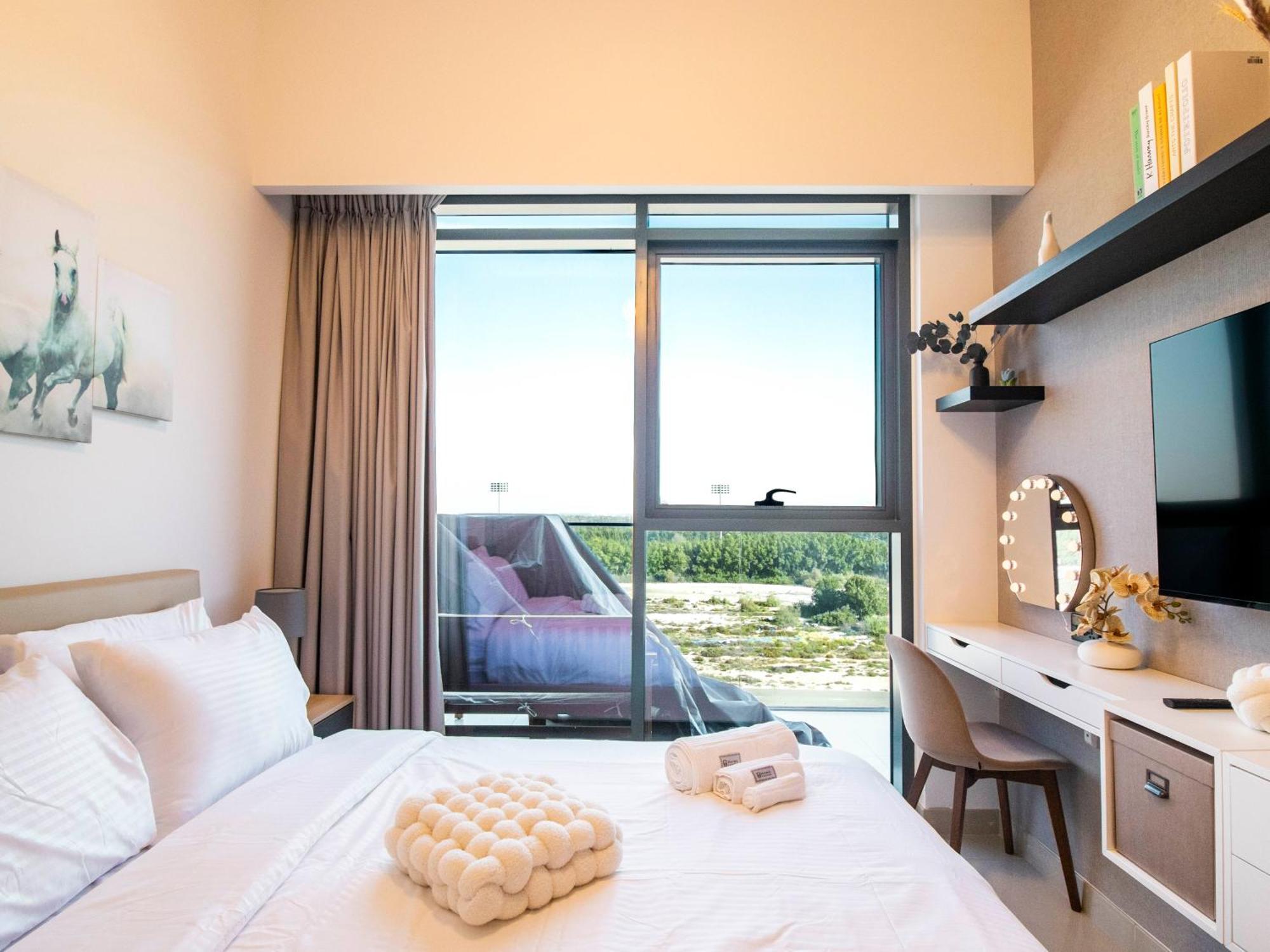 Apartment Luxury 1-bedroom Hideaway In Meydan Dubai